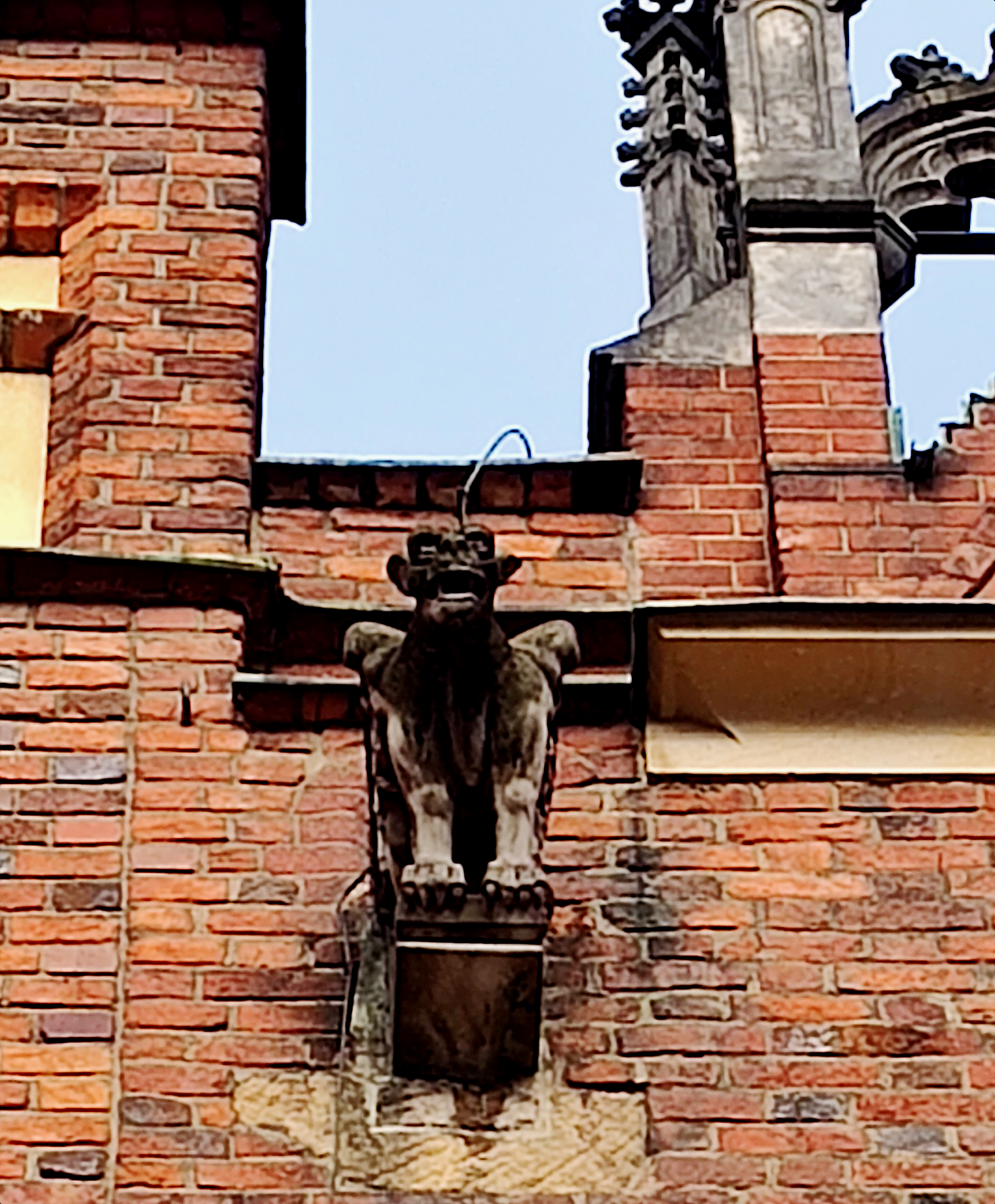 Ratusz we Wrocławiu – fasada wschodnia z gargulcem. Fot. Paweł Słupianek.