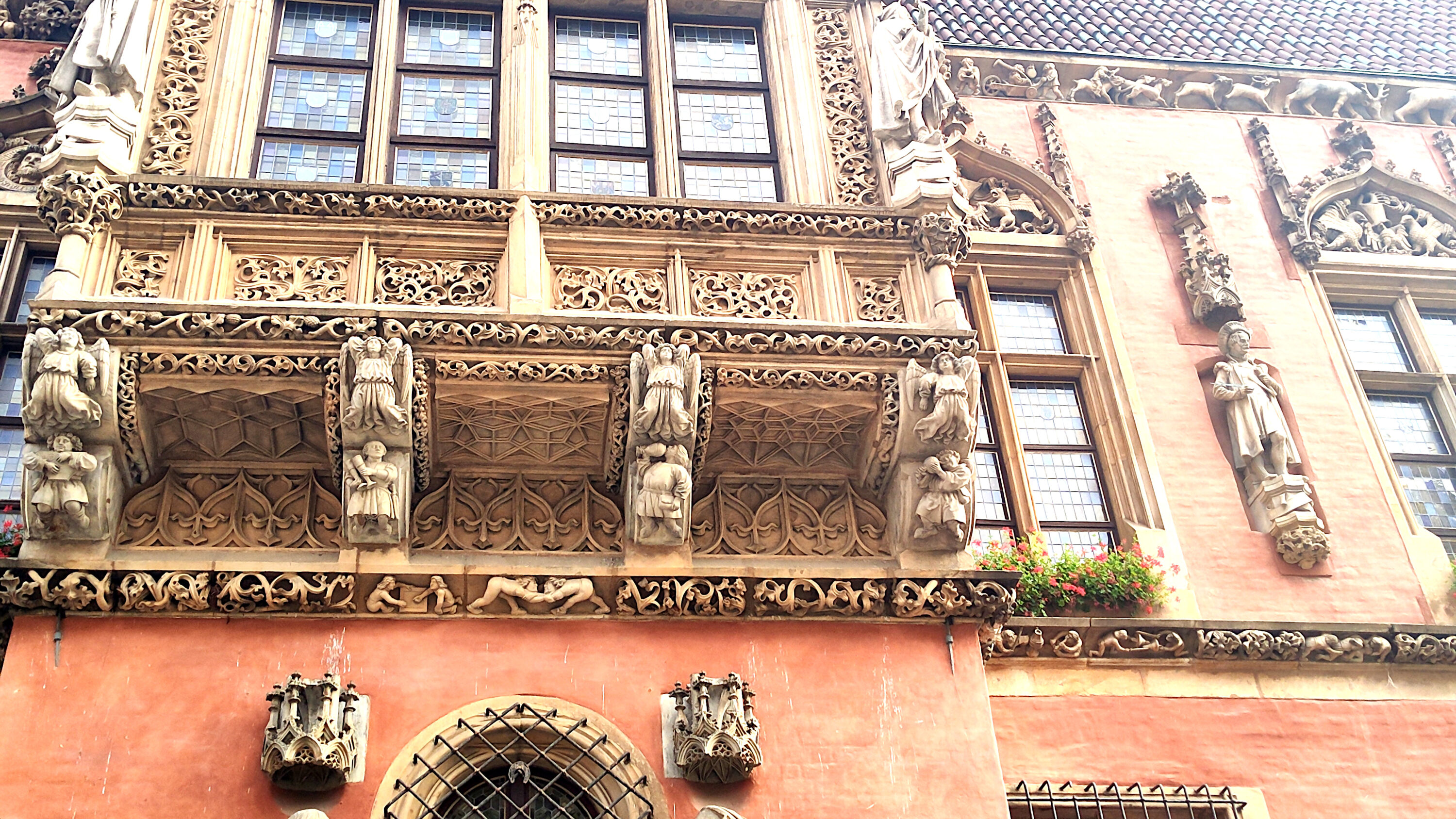 Ratusz we Wrocławiu – „pijaki” i aniołki nad Piwnicą Świdnicką. Fot. Paweł Słupianek